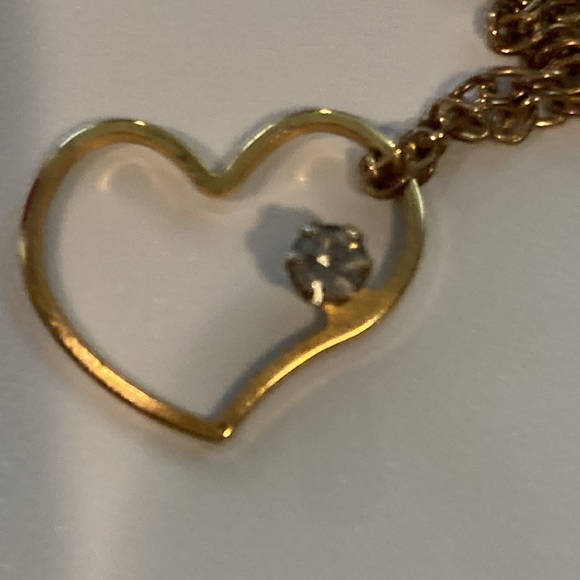 Vintage gold tone heart necklace with rhinestone - Picture 3 of 4